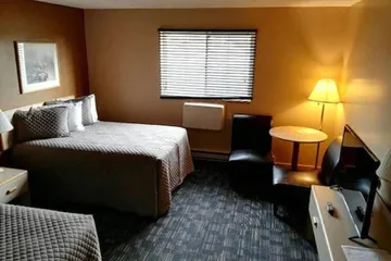 Lakeside Motor Inn