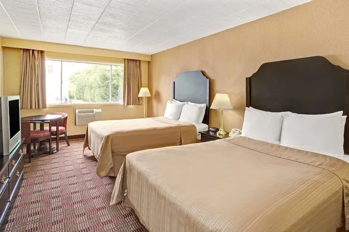 Room 4 of 15