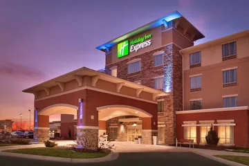 Holiday Inn Express and Suites Overland Park by IHG