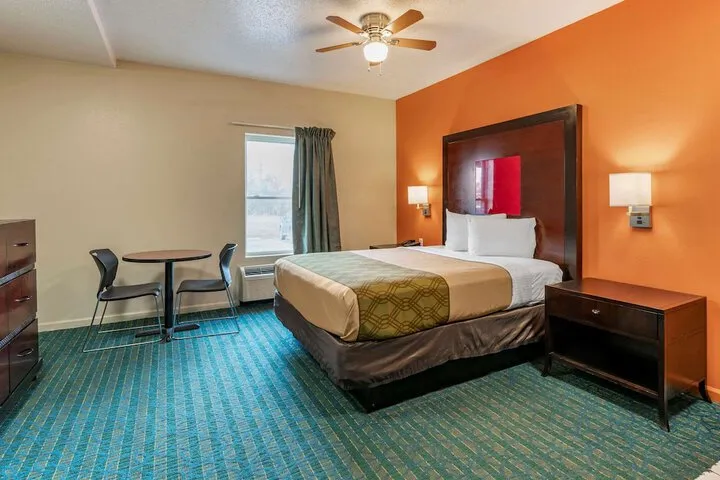 Room 4 of 27