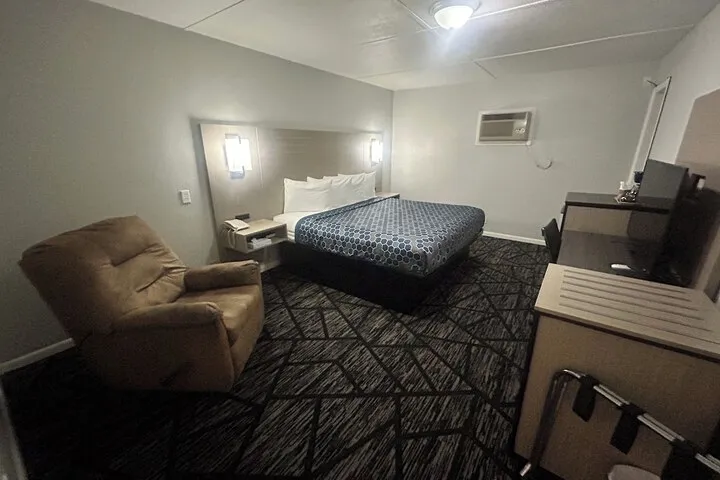 Room 5 of 40
