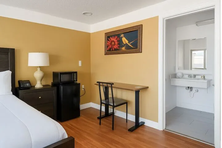 Room 4 of 20