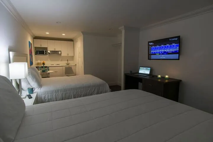 Room 4 of 32