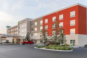 Holiday Inn Express & Suites Tampa East - Ybor City by IHG