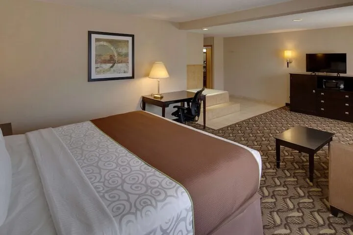 Room 4 of 16