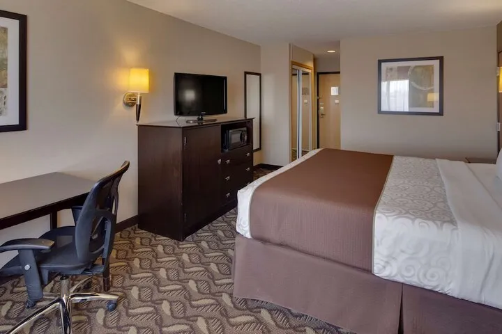 Room 3 of 16