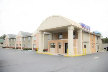 Howard Johnson Hotel & Suites by Wyndham Allentown / Dorney