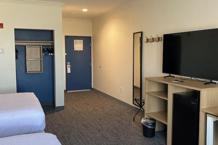 Room 5 of 40