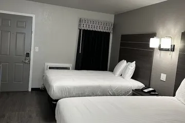 Sleepy Traveler Motel