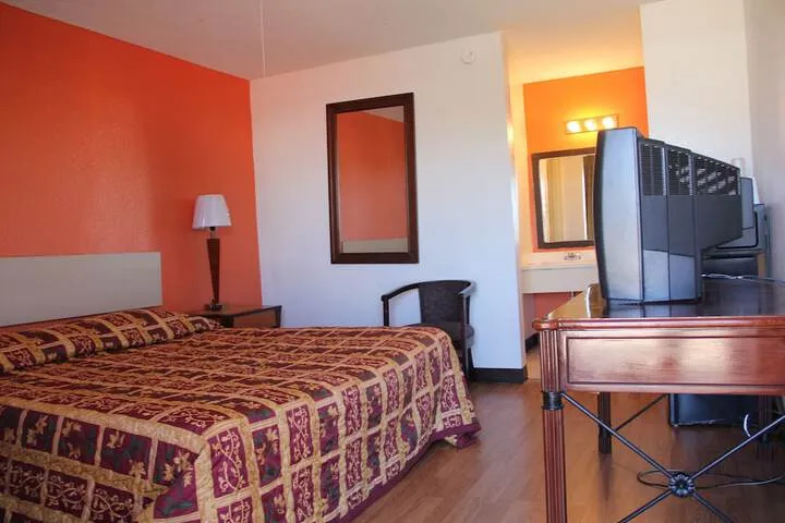 Room 4 of 37