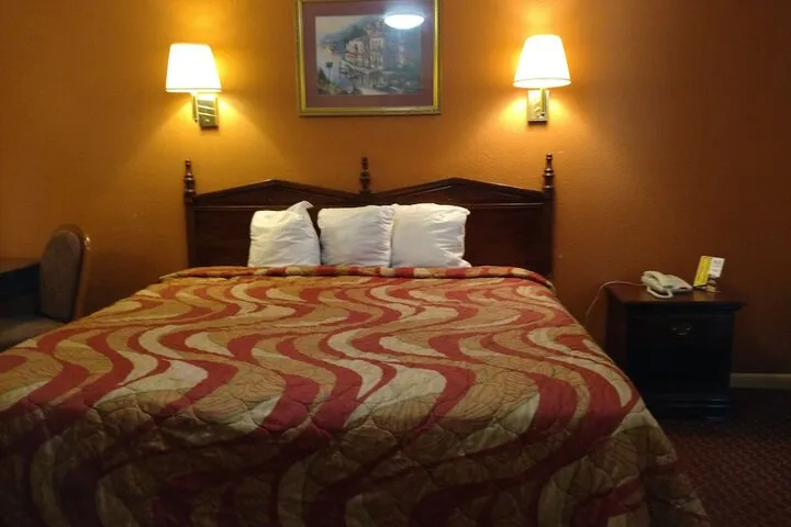 Room 4 of 41