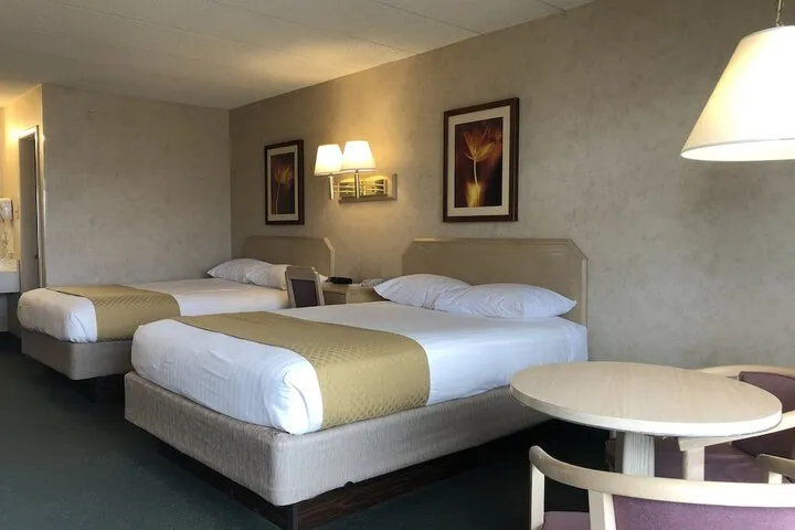 Room 4 of 24