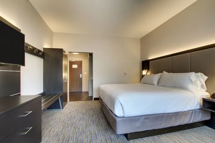 Room 3 of 56