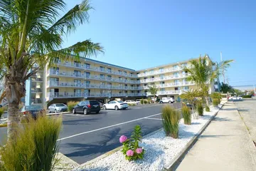 Coastal Palms Inn & Suites