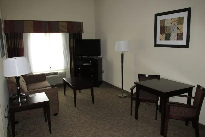 Room 4 of 75