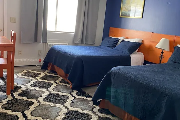 Room 4 of 93