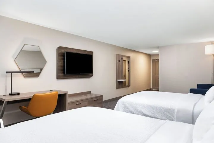 Room 4 of 52
