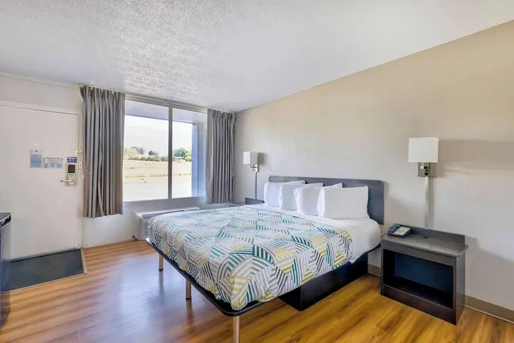 Room 4 of 19