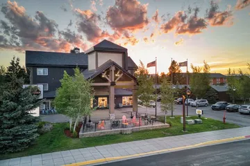 Gray Wolf Inn & Suites