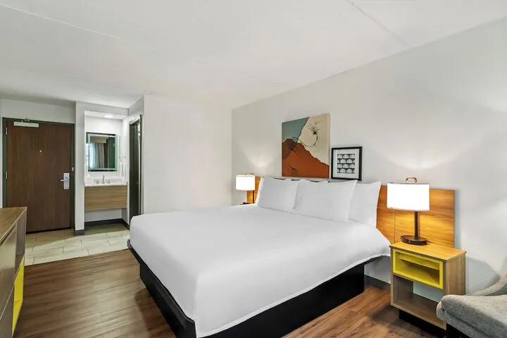 Room 4 of 33