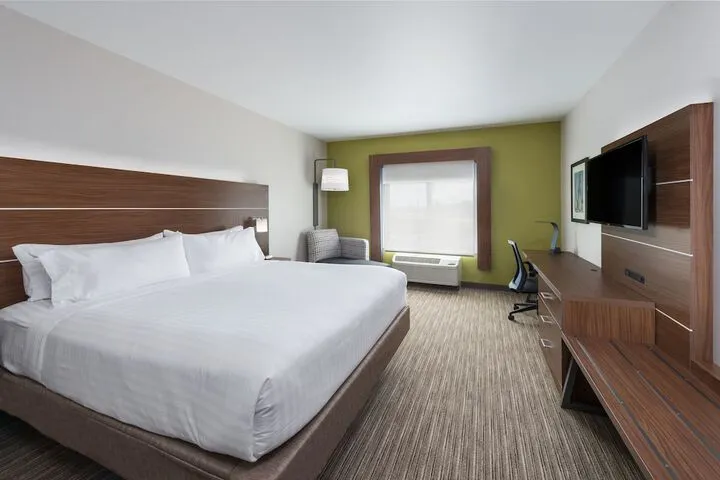 Room 3 of 43