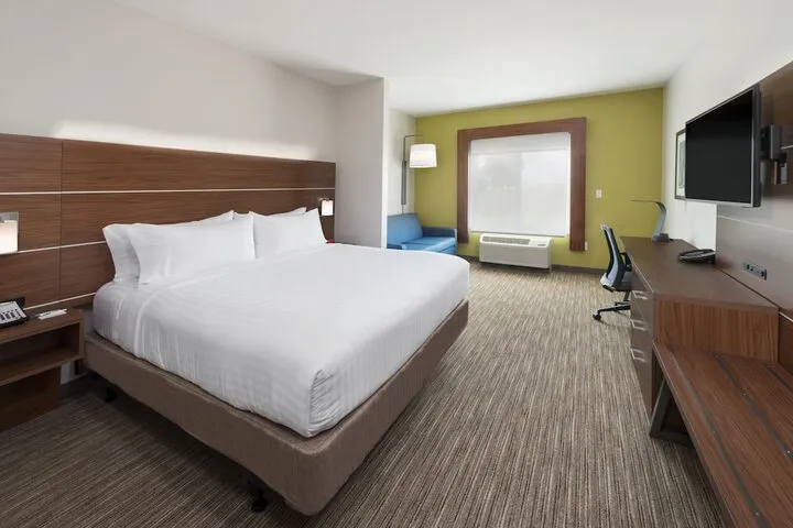 Room 4 of 43