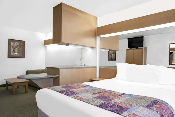 Room 3 of 21