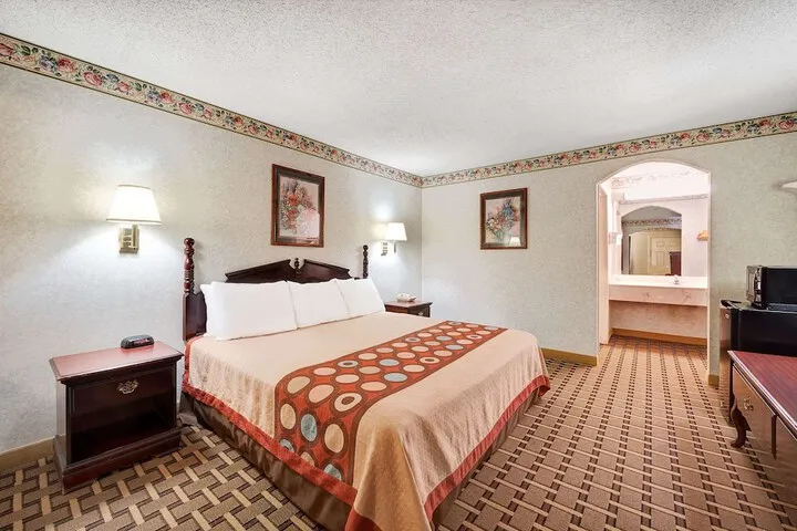 Room 5 of 11