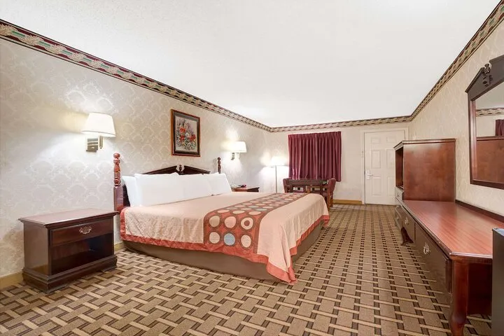 Room 4 of 11