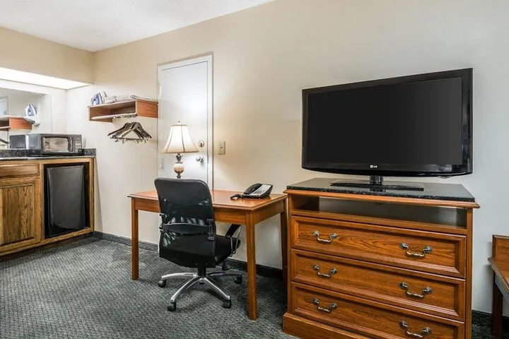 Room 4 of 35