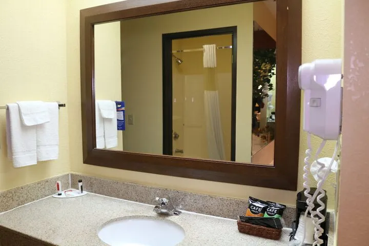 Room 4 of 34