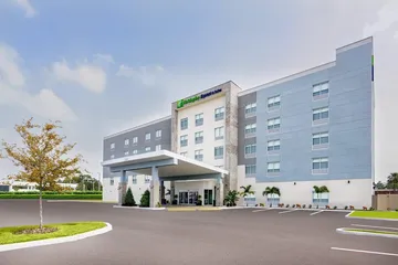Holiday Inn Express & Suites Tampa Stadium – Airport Area by IHG