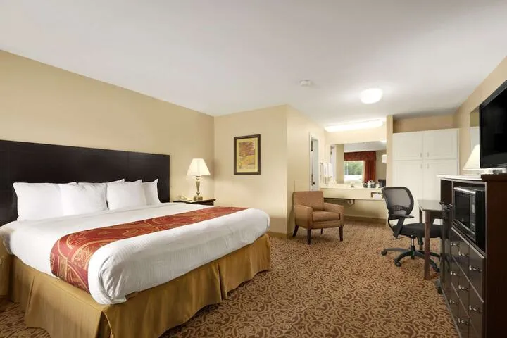 Room 5 of 10