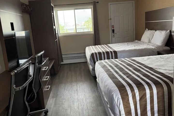 Room 4 of 27