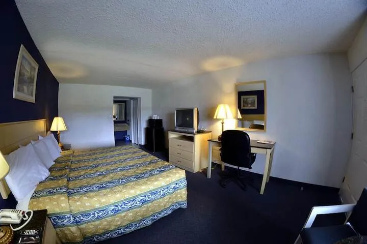 Room 4 of 51