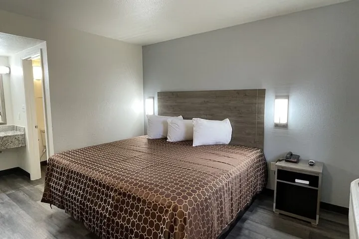 Room 3 of 11