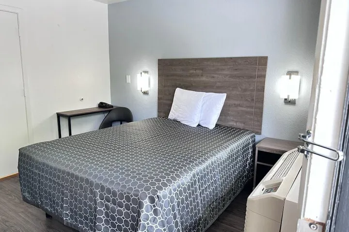 Room 4 of 11