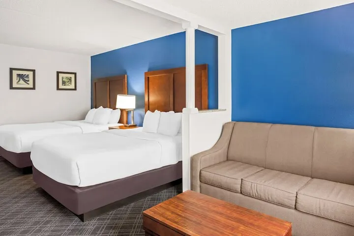Room 4 of 28