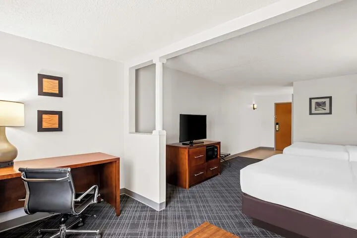 Room 5 of 28