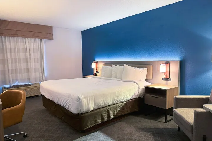 Room 5 of 73