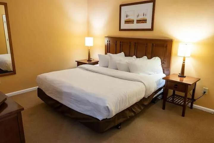 Room 5 of 115