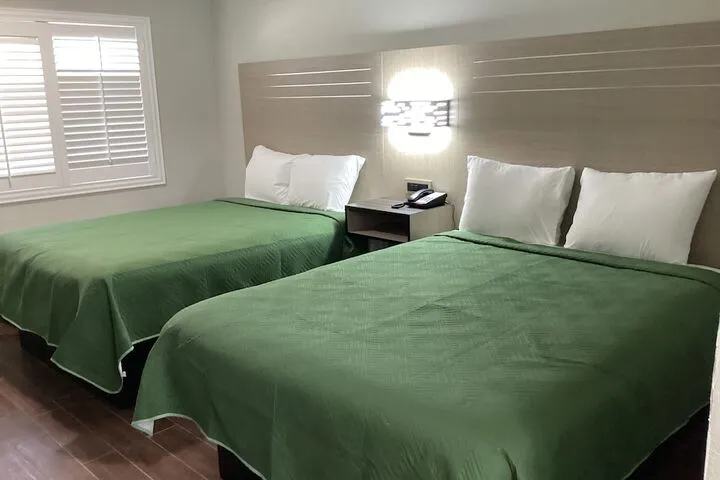 Room 5 of 28