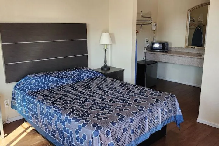 Room 3 of 28