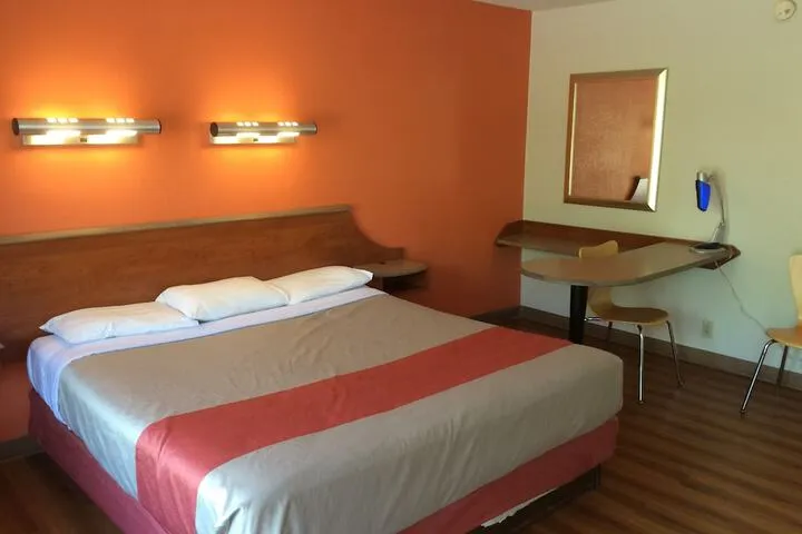 Room 4 of 50