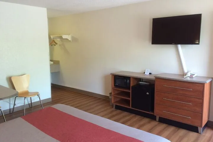 Room 5 of 50