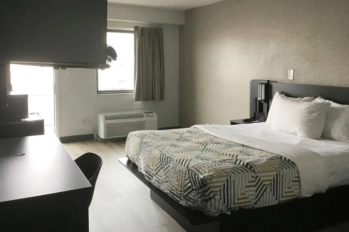 Room 4 of 27
