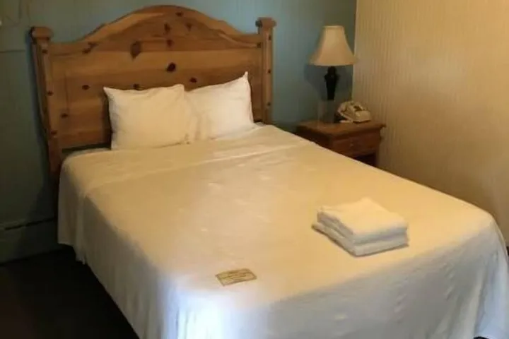 Room 2 of 8