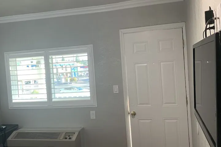 Room 5 of 15