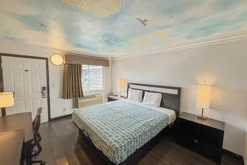 Super 7 Motel