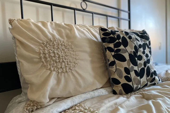Room 5 of 83